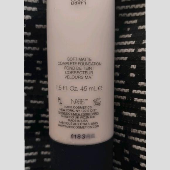 NARS Soft Matte Complete Foundation Bundle - Picture 4 of 15